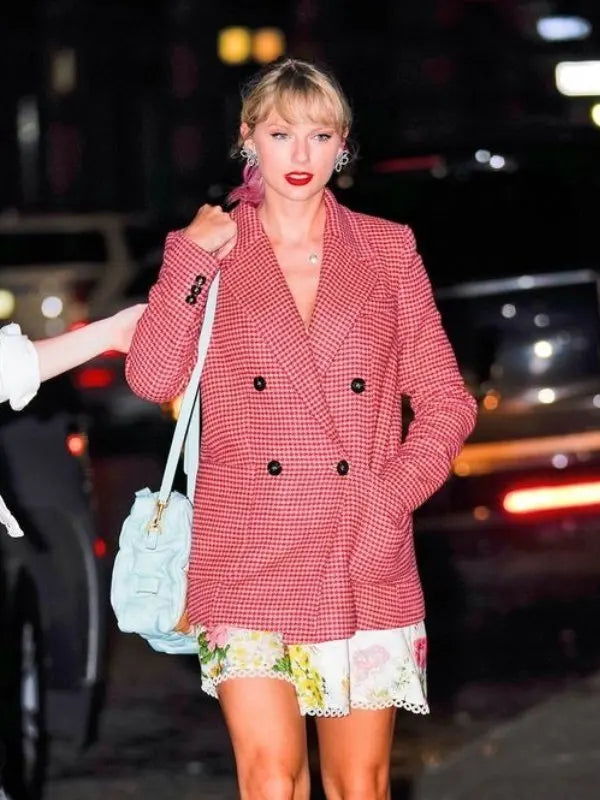 Taylor SWIFT Pink Coat